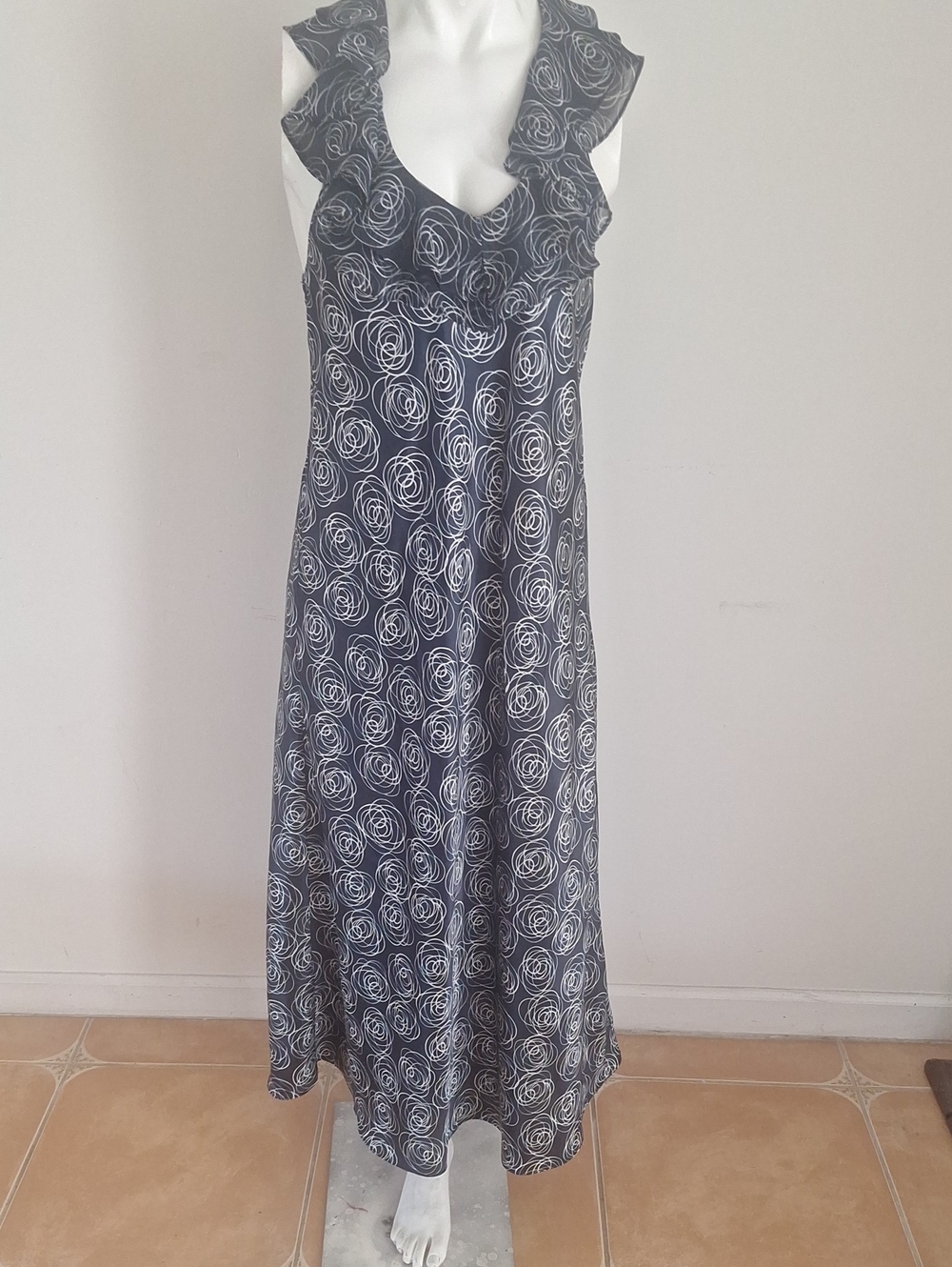 Oscar de la Renta Beautiful Y2k Blue Maxi Dress with White Floral Swirl Sz M